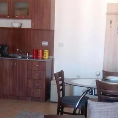 Апартамент Stylish, 1 Bed With Pool Views